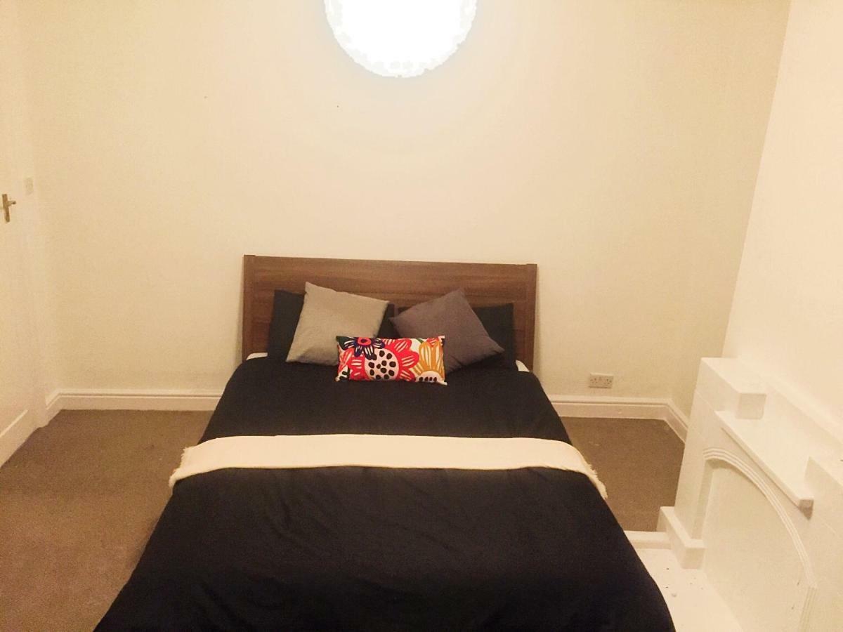 North London Cottage Экстерьер фото