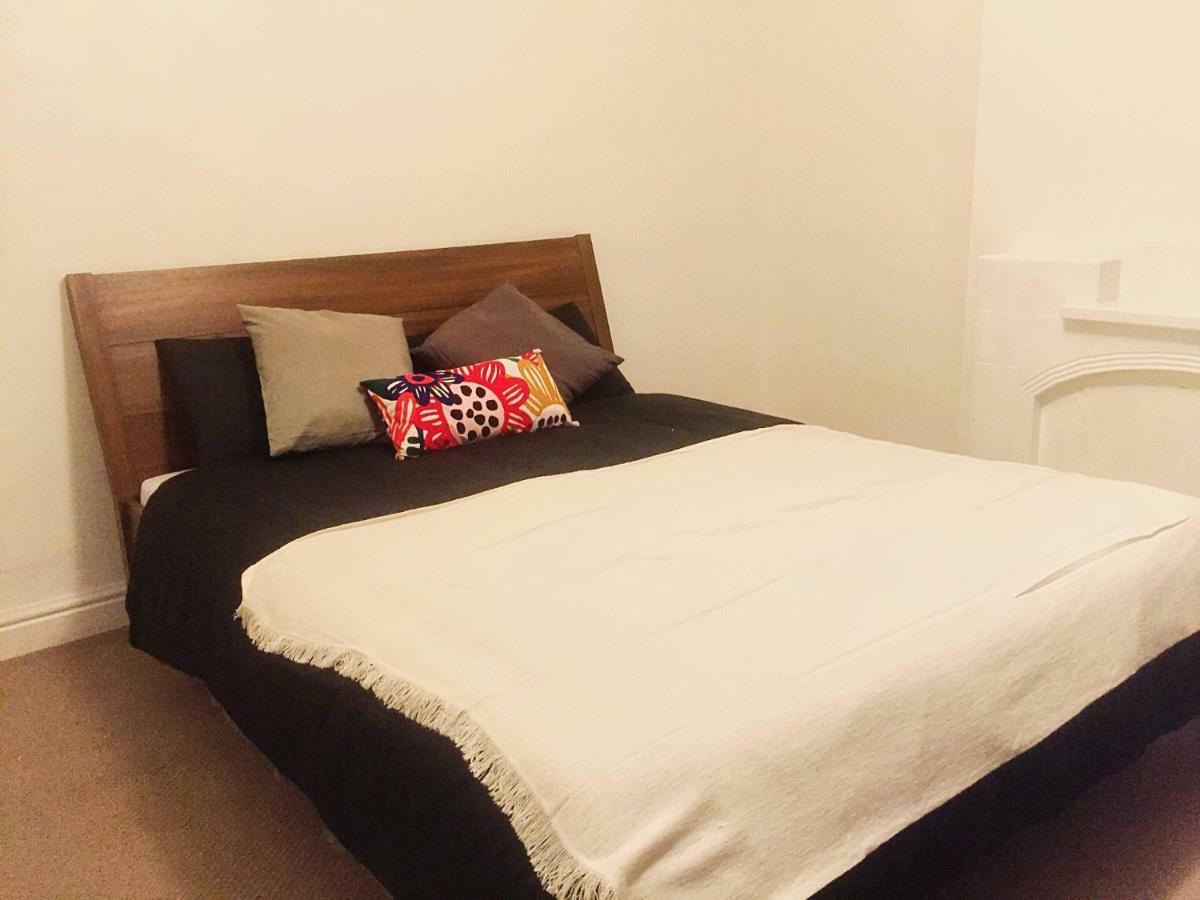 North London Cottage Экстерьер фото