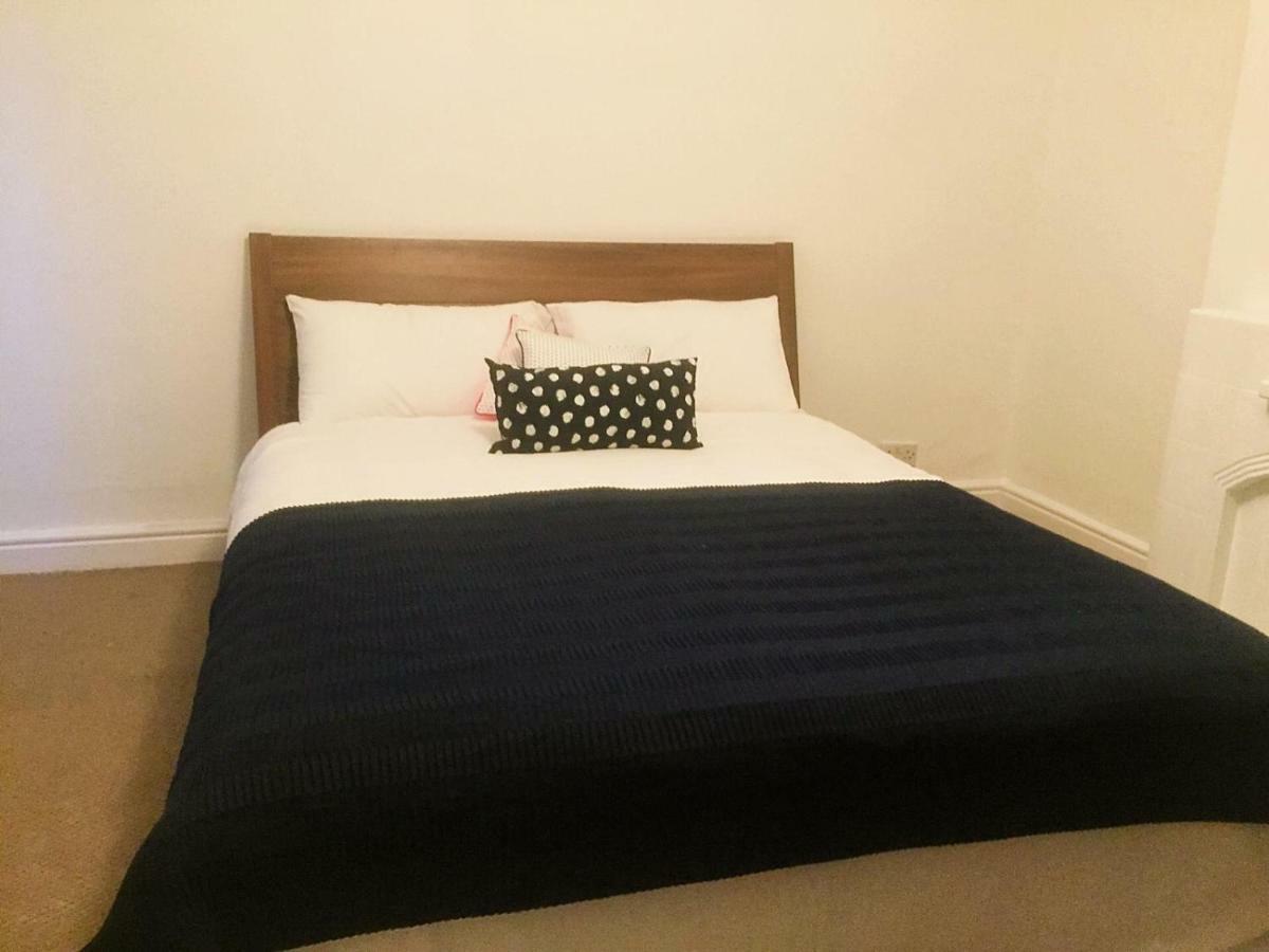 North London Cottage Экстерьер фото