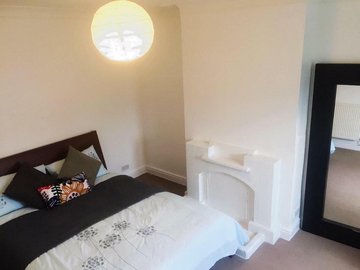North London Cottage Экстерьер фото