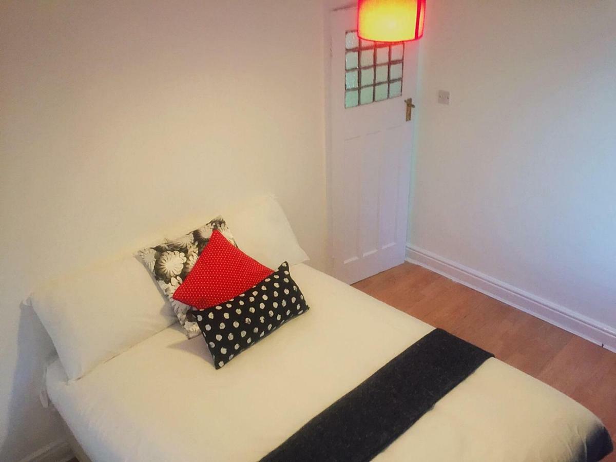 North London Cottage Экстерьер фото